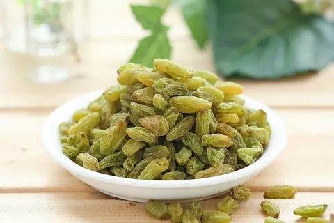 تصویر 3 از قیمت خرید کشمش سبز قلمی + فروش ویژه